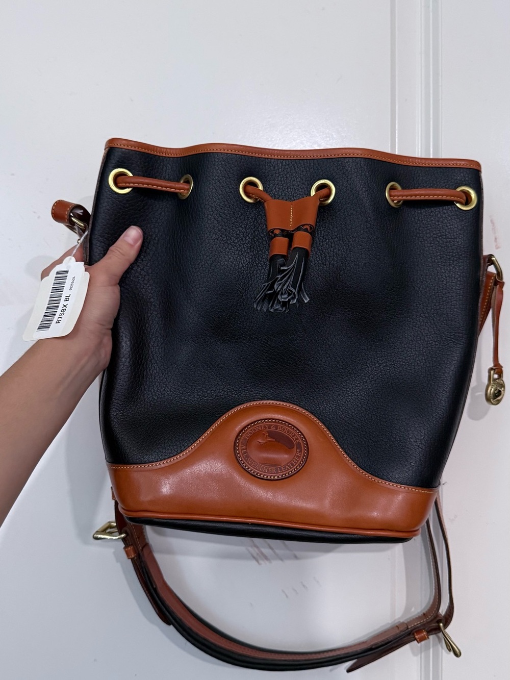 NEW Dooney & Bourke Black and Brown Leather Drawstring Bucket Shoulder Bag